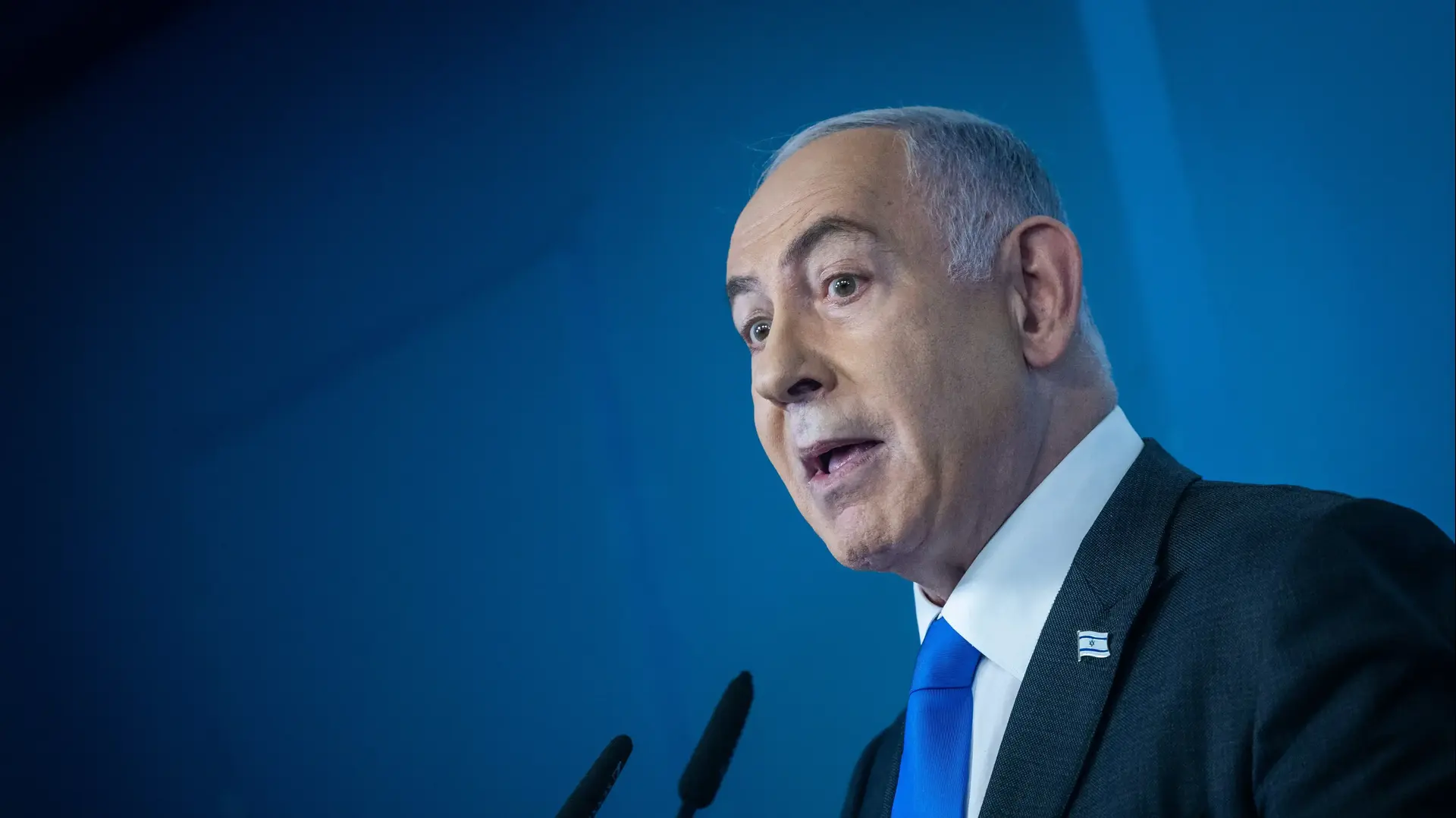 ראש הממשלה בנימין נתניהו במסיבת עיתונאים במשרדו בירושלים
17 בפברואר 2024 ראש הממשלה בנימין נתניהו במסיבת עיתונאים במשרדו בירושלים
17 בפברואר 2024