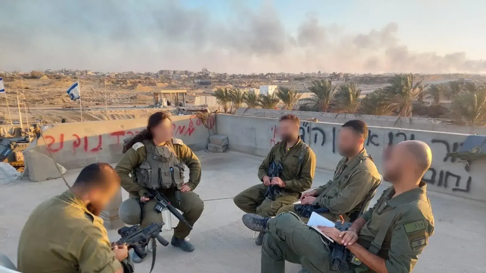 חיילים בזמן שיחה עם קציני בריאות הנפש של פיקוד דרום חיילים בזמן שיחה עם קציני בריאות הנפש של פיקוד דרום