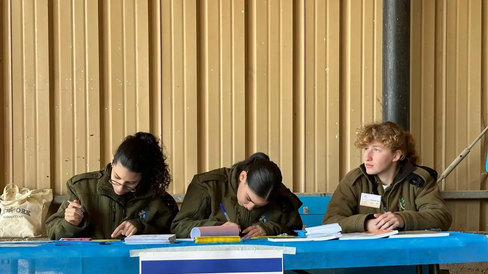 קלפיות צבאיות נפתחו ברצועת עזה ובגבול הצפון למשך שבוע שלם, 21 בפברואר 2024 קלפיות צבאיות נפתחו ברצועת עזה ובגבול הצפון למשך שבוע שלם, 21 בפברואר 2024
