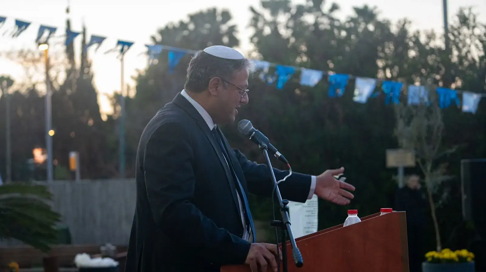 השר לביטחון לאומי איתמר בן גביר בטקס שינוי השם של תחנת שכונות למשטרת ת"א דרום השר לביטחון לאומי איתמר בן גביר בטקס שינוי השם של תחנת שכונות למשטרת ת"א דרום