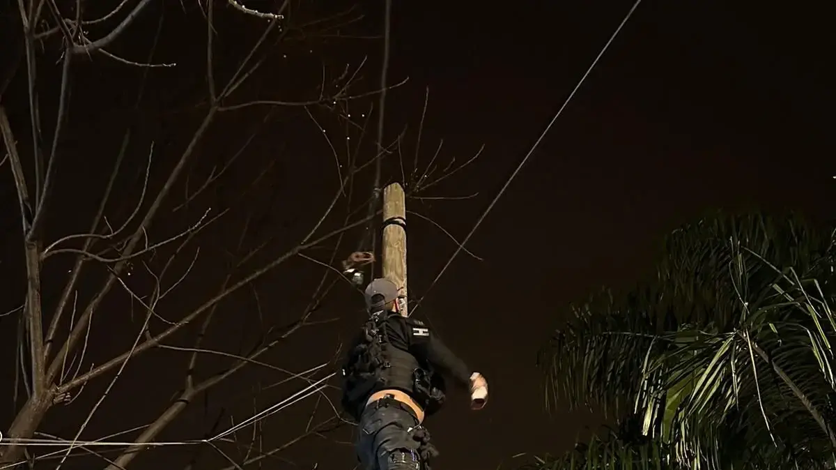פירוק מצלמות האבטחה במתחם פשיעה בג'סר א-זרקא