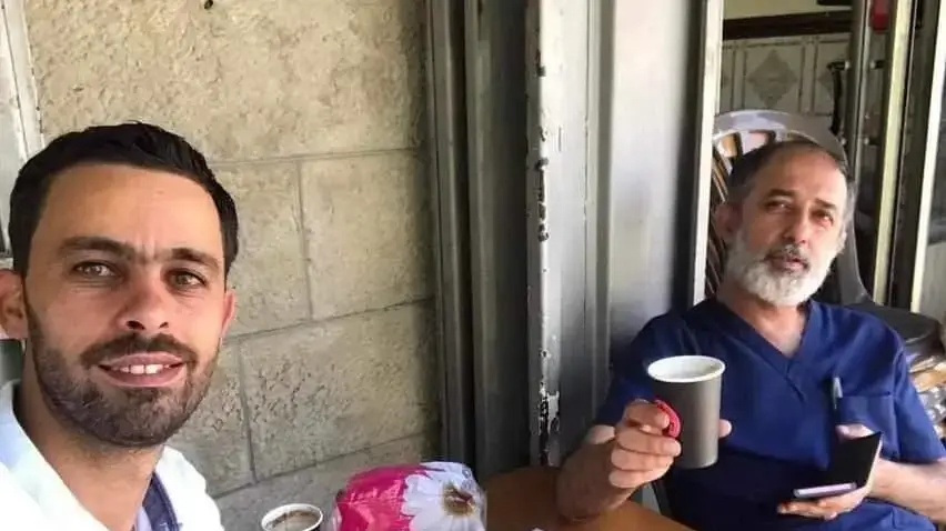 ד"ר אייסר ברגותי לצד מוריד דהאדהא, שניים מהמחבלים בפיגוע בצומת המשטרה הבריטית ד"ר אייסר ברגותי לצד מוריד דהאדהא, שניים מהמחבלים בפיגוע בצומת המשטרה הבריטית