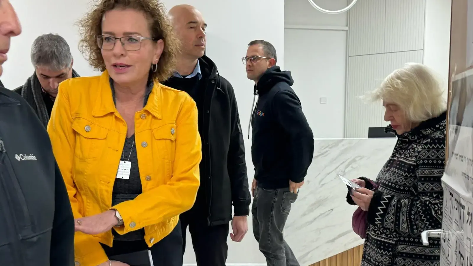 עינת קליש רותם מצביעה בבחירות לראשות עיריית חיפה, 27 בפברואר 2024 עינת קליש רותם מצביעה בבחירות לראשות עיריית חיפה, 27 בפברואר 2024