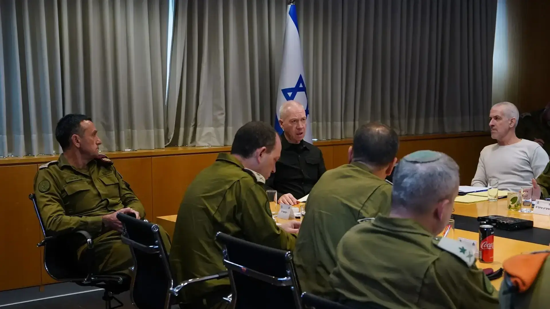 שר הביטחון גלנט בהערכת מצב מיוחדת לקראת חודש הרמדאן בפיקוד המרכז שר הביטחון גלנט בהערכת מצב מיוחדת לקראת חודש הרמדאן בפיקוד המרכז
