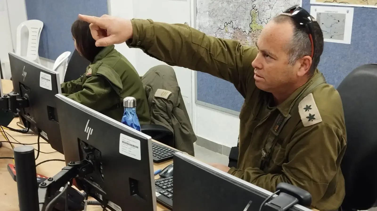 סגן-אלוף אורן צור לצד ראש העיר חדרה וממלא מקום ראש העיר סגן-אלוף אורן צור לצד ראש העיר חדרה וממלא מקום ראש העיר