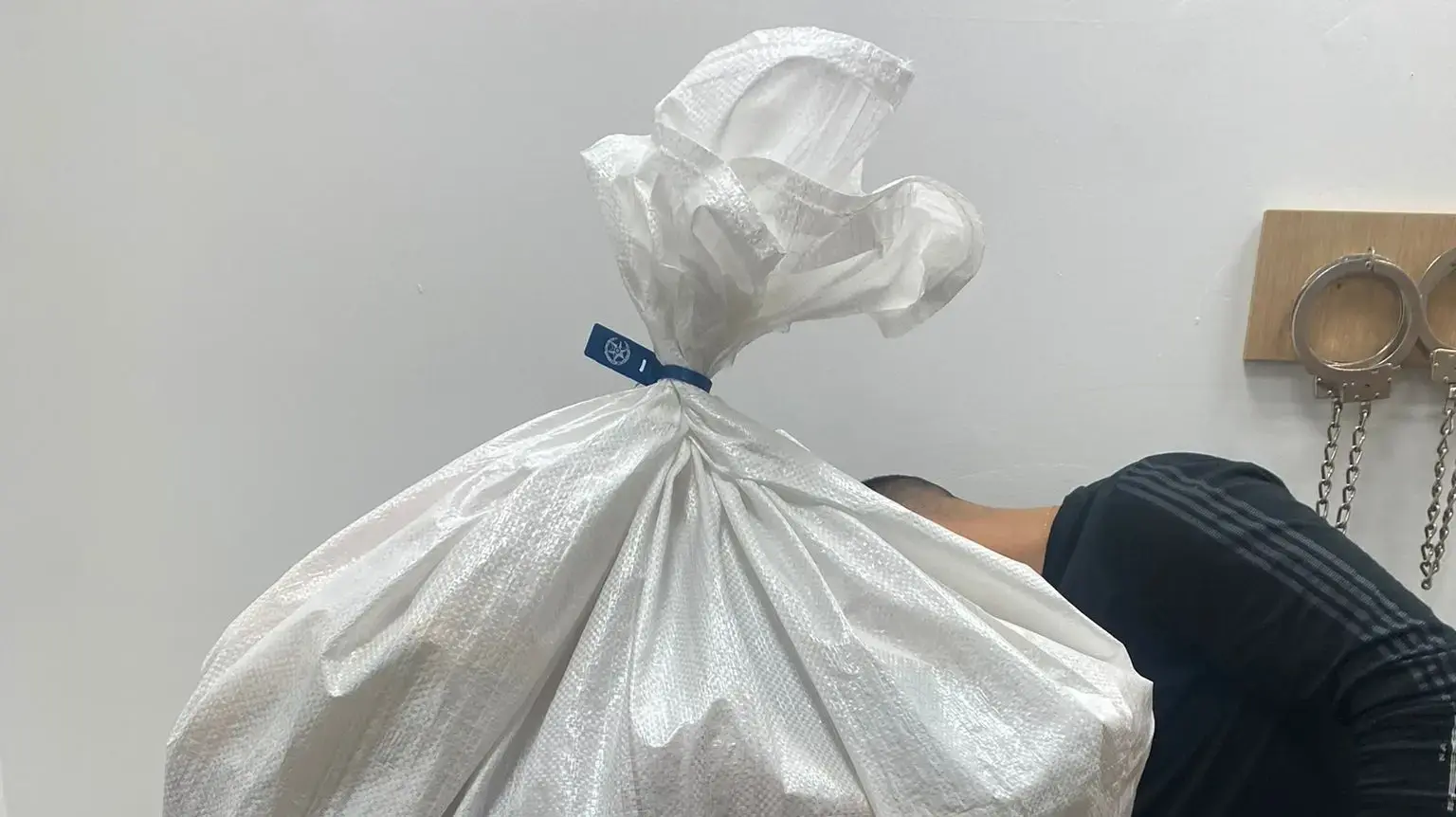 הסמים שנתפסו אצל החשוד על כביש 2 ביציאה מחיפה, 28 בפברואר 2024