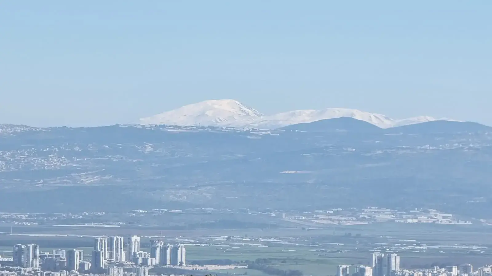 החרמון כפי שנראה מחיפה, 29 בפברואר 2024 החרמון כפי שנראה מחיפה, 29 בפברואר 2024
