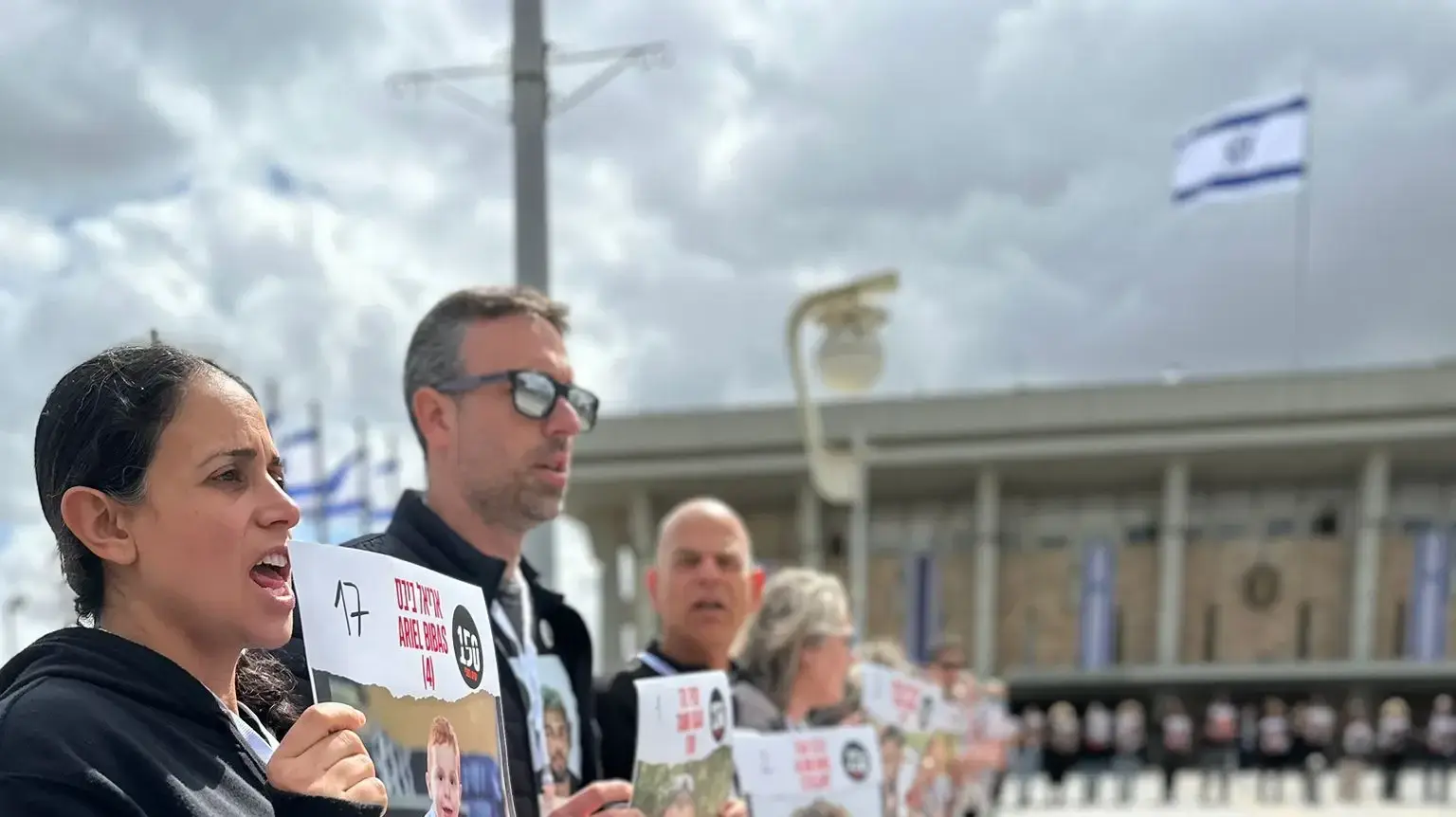 מחאת נציגי משפחות החטופים בכנסת בחלוף 150 יום מאז ה-7 באוקטובר, 4 במרץ 2024 מחאת נציגי משפחות החטופים בכנסת בחלוף 150 יום מאז ה-7 באוקטובר, 4 במרץ 2024