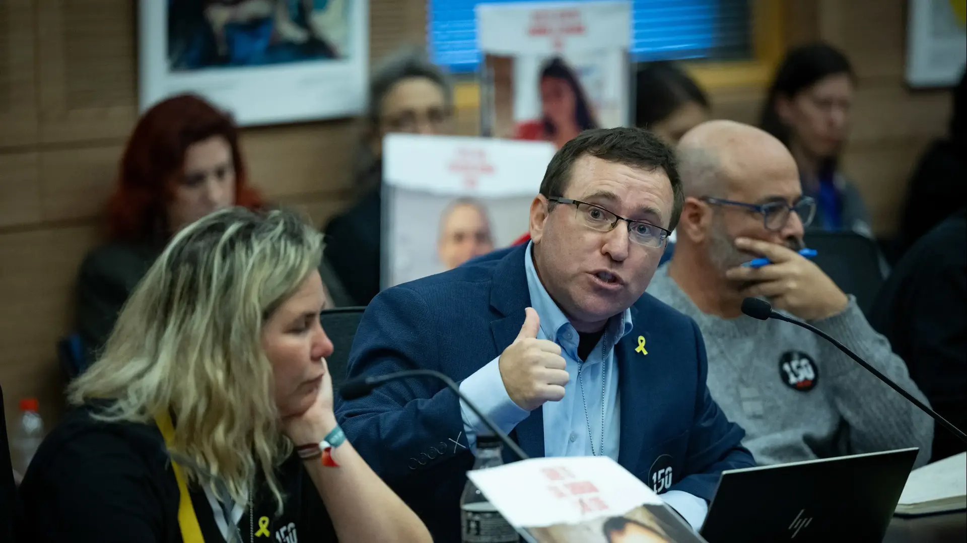 ד"ר חגי לוין עם בני משפחות חטופים בדיון ועדת הבריאות של הכנסת, 4 במרץ 2024 ד"ר חגי לוין עם בני משפחות חטופים בדיון ועדת הבריאות של הכנסת, 4 במרץ 2024