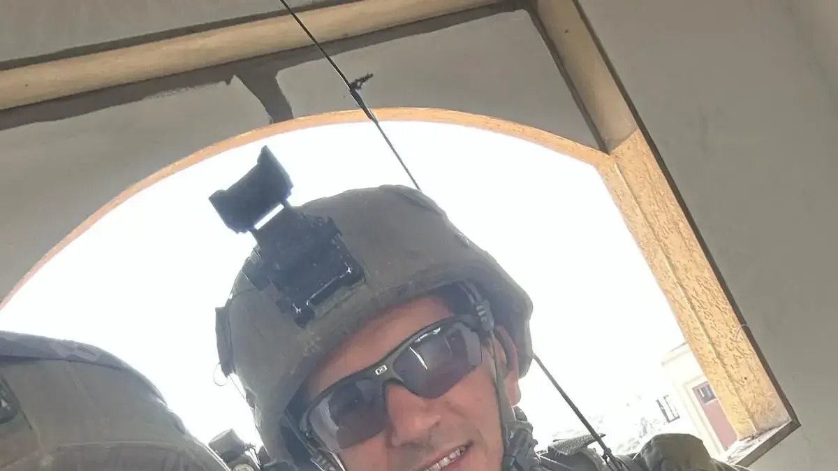 סגן עמית פוגלמן, קצינת הקישור הגדודי של גדוד 601 עם המג"ד סגן אלוף שמעון עורקבי סגן עמית פוגלמן, קצינת הקישור הגדודי של גדוד 601 עם המג"ד סגן אלוף שמעון עורקבי