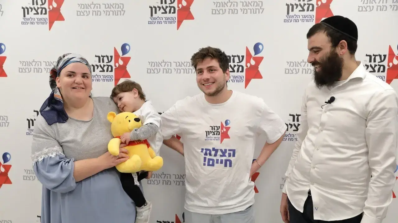 נדב והודיה בפגישה המרגשת נדב והודיה בפגישה המרגשת