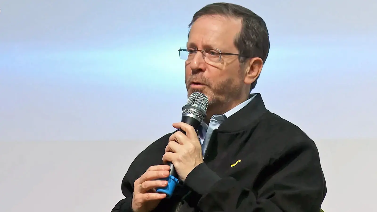 הרצוג: "קורא לנבחרי הציבור להתחשב ברגשות של משפחות החטופים"
21.02.24 הרצוג: "קורא לנבחרי הציבור להתחשב ברגשות של משפחות החטופים"
21.02.24