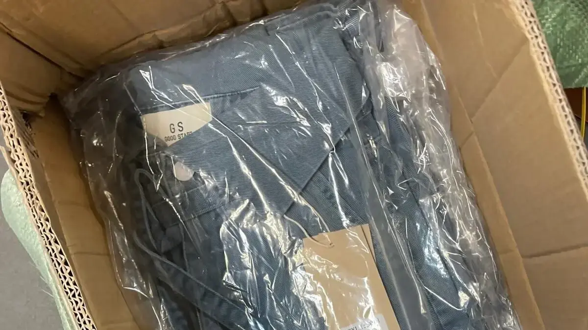 רשות המסים סיכלה ניסיון הברחה של עשרות אלפי סיגריות אלקטרוניות בשווי מיליוני שקלים שהוסוו במשלוח ג'ינסים רשות המסים סיכלה ניסיון הברחה של עשרות אלפי סיגריות אלקטרוניות בשווי מיליוני שקלים שהוסוו במשלוח ג'ינסים