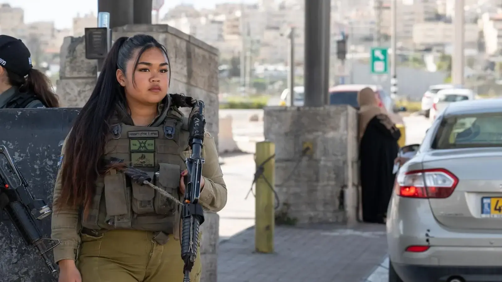 סמלת אדלין דיאמנטה במחסום א-זעים סמלת אדלין דיאמנטה במחסום א-זעים