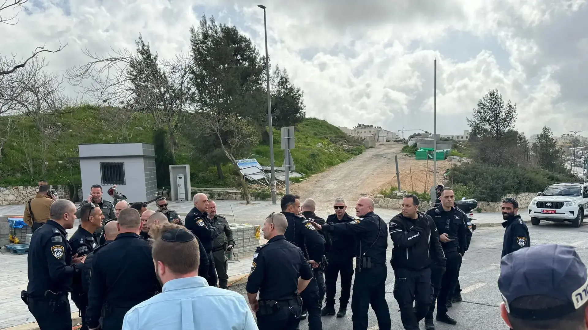 זירת הפיגוע בשכונת נווה יעקב בירושלים, 6 במרץ 2024 זירת הפיגוע בשכונת נווה יעקב בירושלים, 6 במרץ 2024