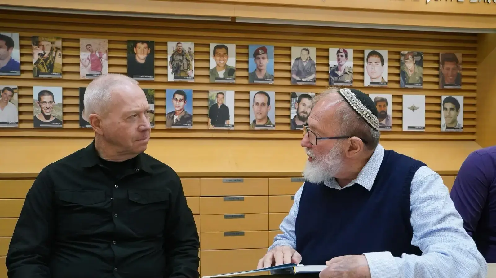 שר הביטחון יואב גלנט ביקר במכינה הקדם צבאית ״בני דוד״ ביישוב עלי ונפגש עם הרב אלי סדן, 6 במרץ 2024 שר הביטחון יואב גלנט ביקר במכינה הקדם צבאית ״בני דוד״ ביישוב עלי ונפגש עם הרב אלי סדן, 6 במרץ 2024