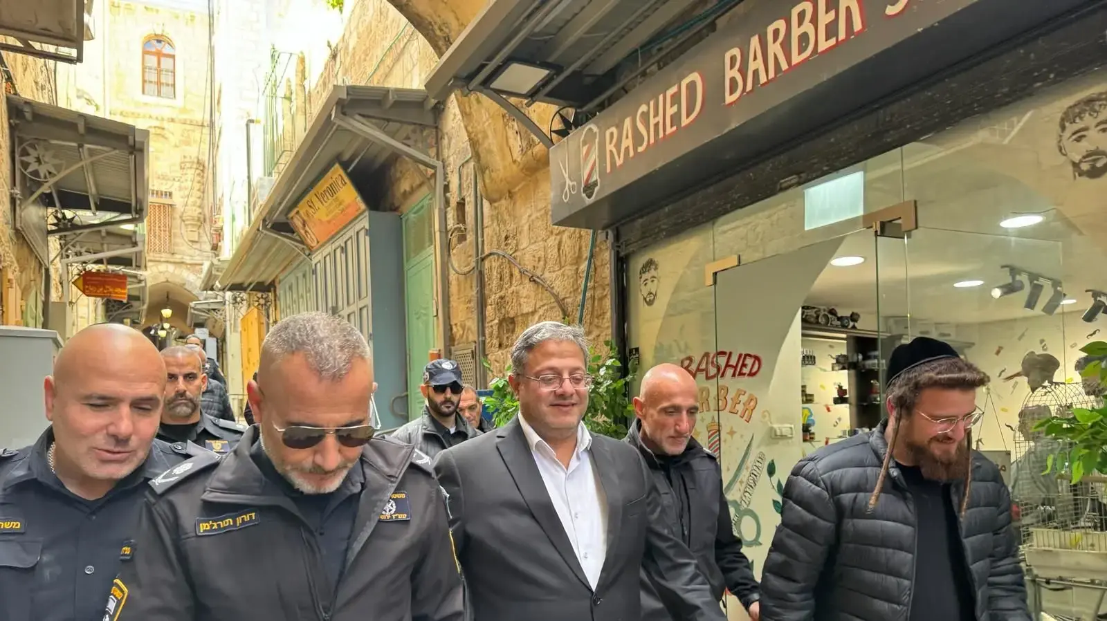 בן גביר עם חיים אלבוים ששימש כדוברו (ארכיון) בן גביר עם חיים אלבוים ששימש כדוברו (ארכיון)