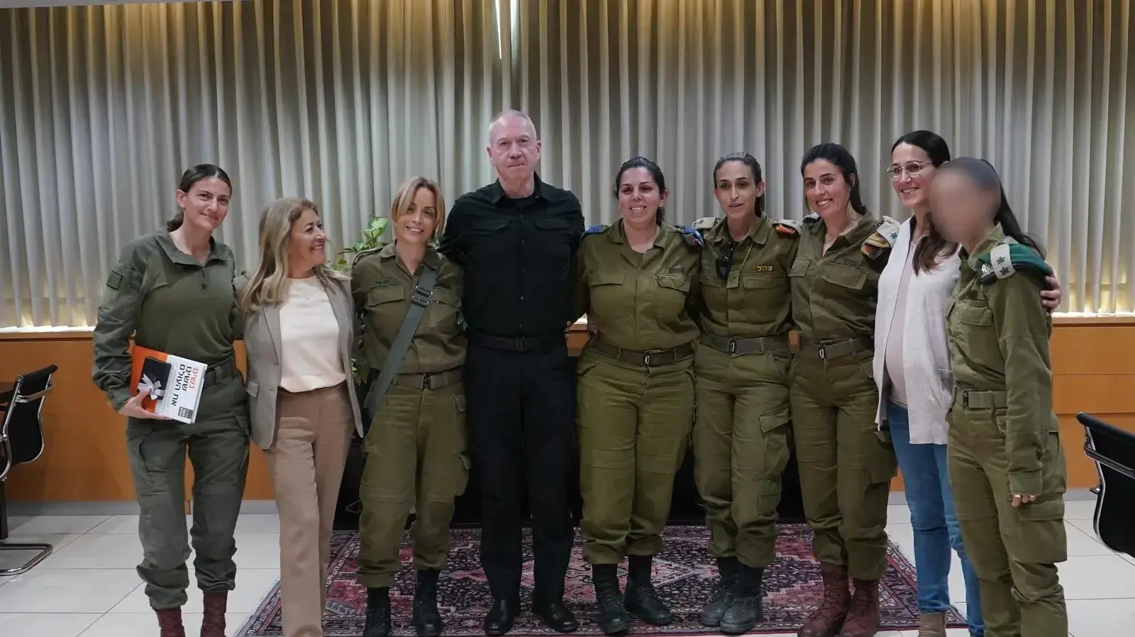 שר הביטחון יואב גלנט בשיחה עם מפקדות לרגל יום האישה הבינלאמי, 8 במרץ 2024