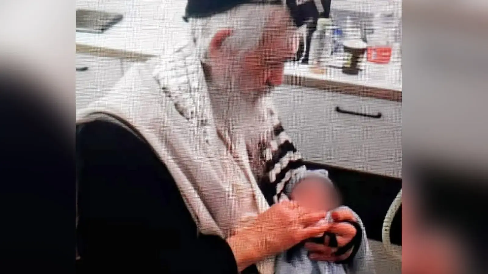 הרב צבי קושלבסקי, שהפך לראשונה לאבא בגיל 88