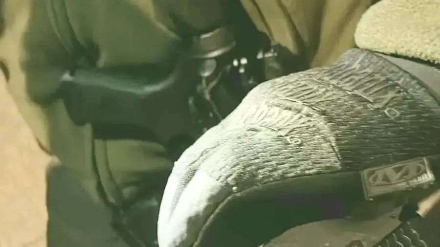 הנשק בו ירה תושב ג'וליס כחלק מחגיגות ניצחון במטה הבחירות ביישוב, 10 במרץ 2024