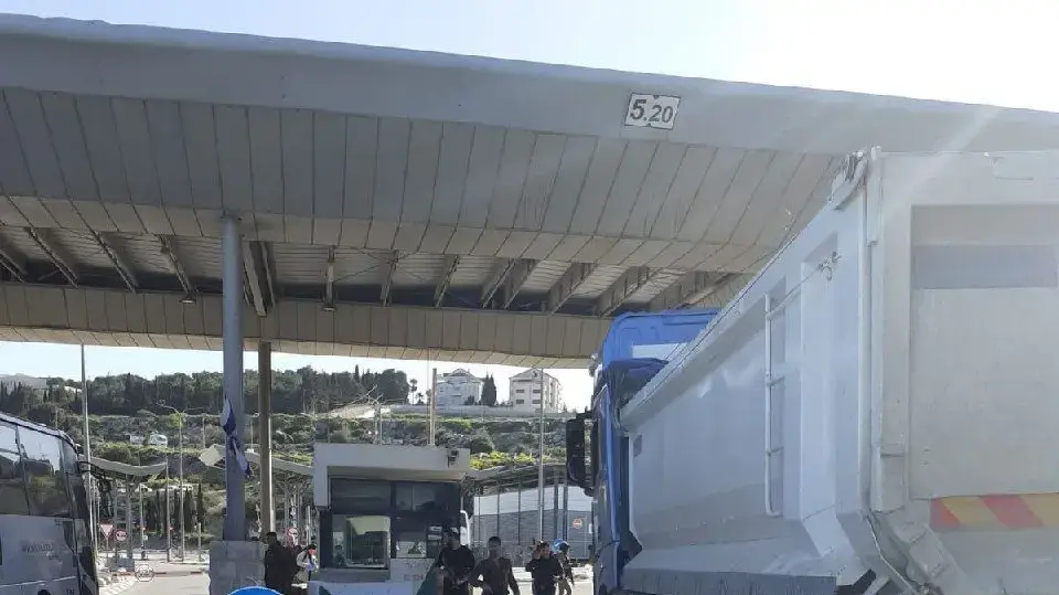 זירת פיגוע הדקירה במחסום המנהרות