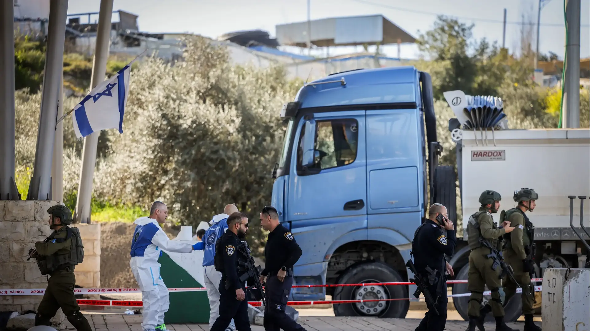 זירת פיגוע הדקירה במחסום המנהרות זירת פיגוע הדקירה במחסום המנהרות