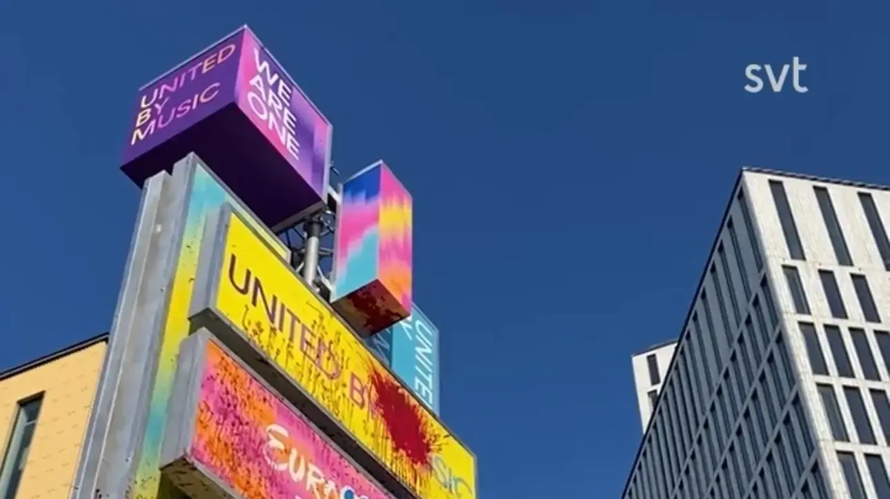 השחתת שלט של האירוויזיון בעיר מאלמו כמחאה על השתתפות ישראל השחתת שלט של האירוויזיון בעיר מאלמו כמחאה על השתתפות ישראל