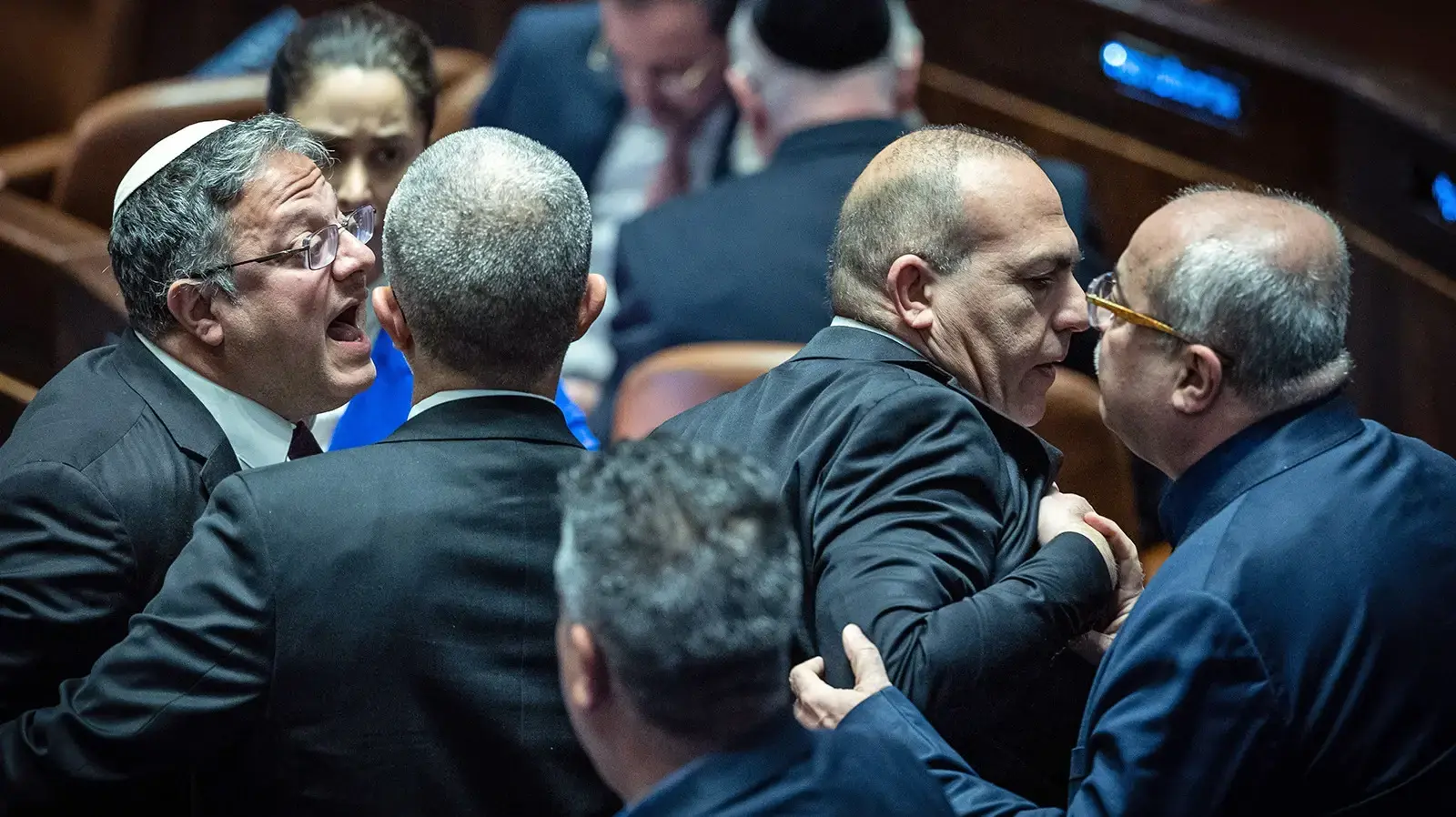 עימות במליאת הכנסת בין איתמר בן גביר לח"כים הערבים עימות במליאת הכנסת בין איתמר בן גביר לח"כים הערבים