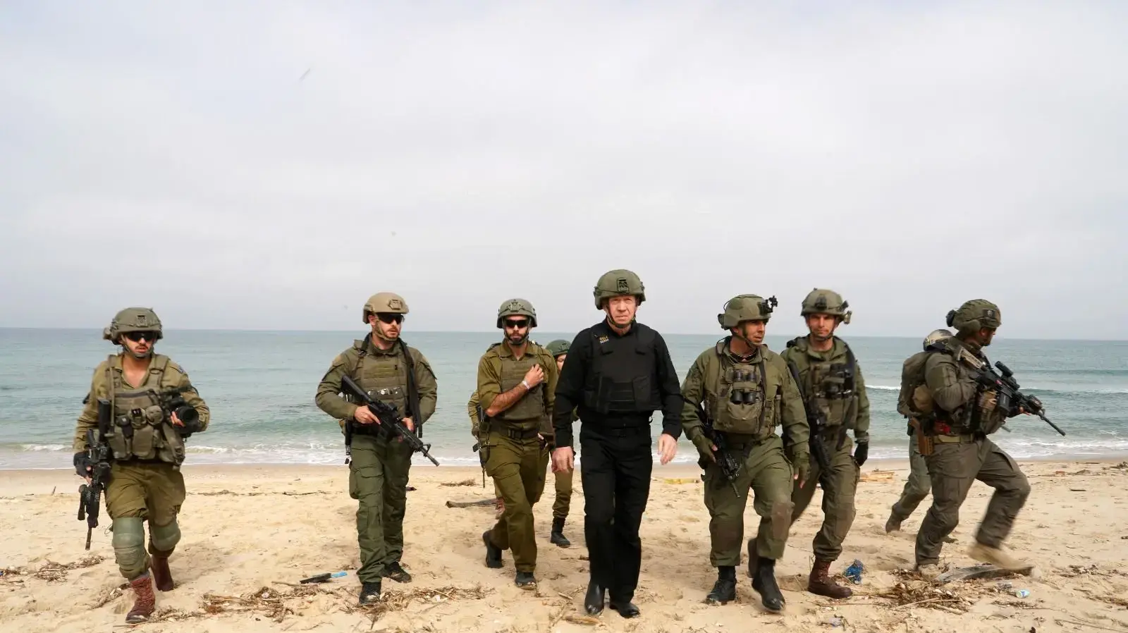 יואב גלנט, שר הביטחון, בביקור ברצועת עזה עם כוחות אוגדה 162, 13 במרץ 2024