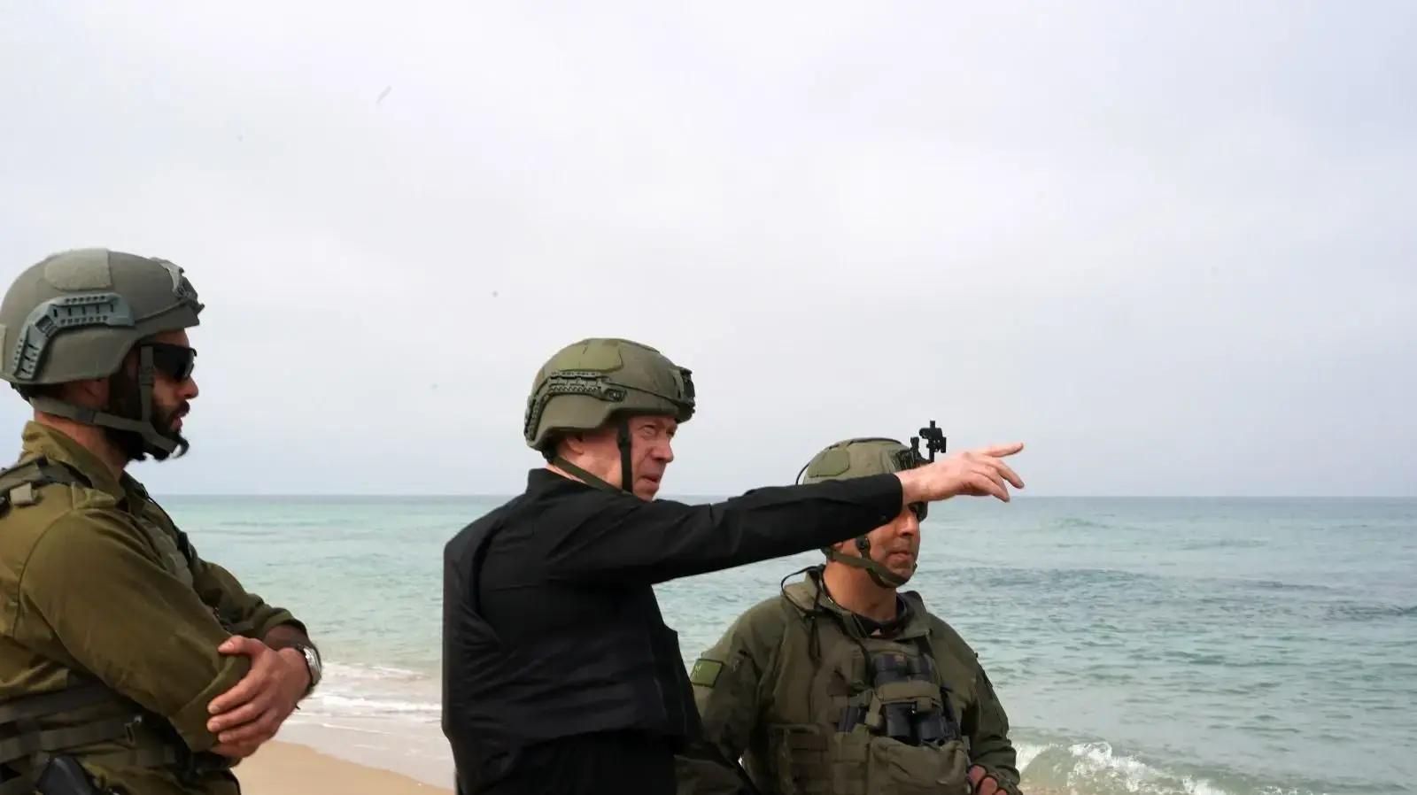 יואב גלנט, שר הביטחון, בביקור ברצועת עזה עם כוחות אוגדה 162, 13 במרץ 2024
