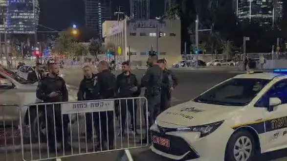 המשטרה חוסמת את צומת קפלן לקראת ההפגנה לשיוויון בנטל בכיכר הבימה בת"א. 14 במרץ 2024
