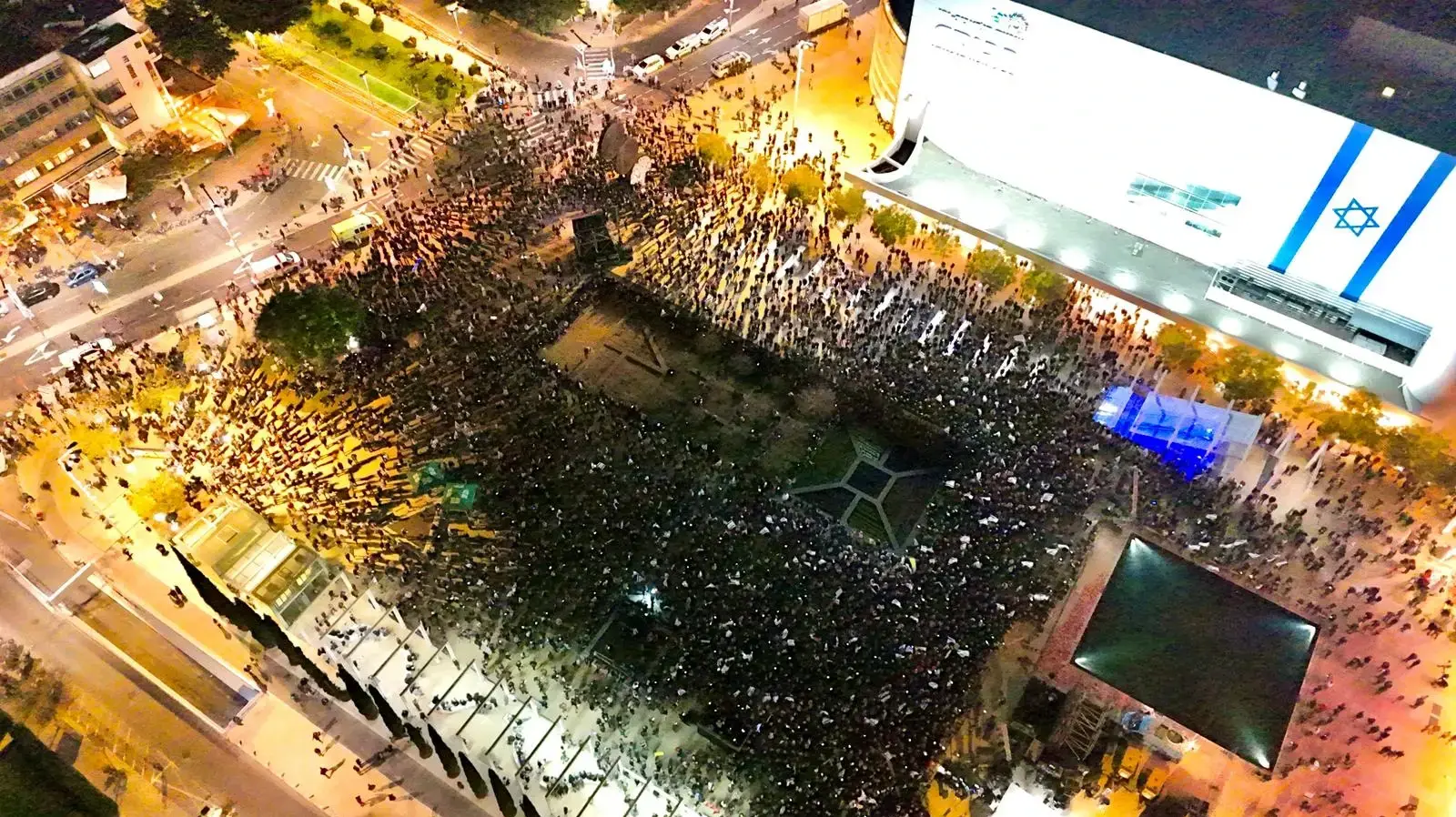 הפגנה לשיוויון בנטל בכיכר הבימה בתל אביב. 14 במרץ 2024 הפגנה לשיוויון בנטל בכיכר הבימה בתל אביב. 14 במרץ 2024