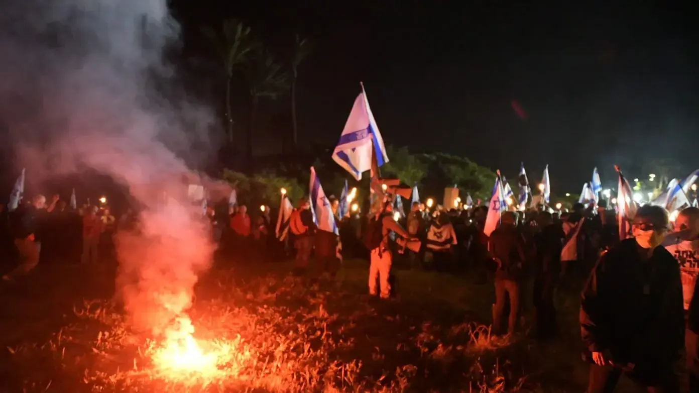 מדורה מאחורי הבית של ביבי בקיסריה, 16 במרץ 2024 מדורה מאחורי הבית של ביבי בקיסריה, 16 במרץ 2024