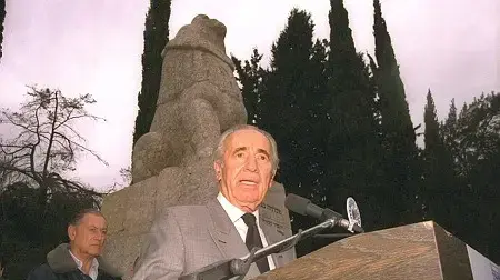 ראש הממשלה שמעון פרס בטקס י"א באדר בתל חי ראש הממשלה שמעון פרס בטקס י"א באדר בתל חי