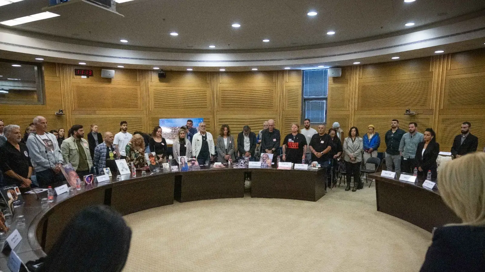 בני משפחות נרצחים בישיבת השדולה לזכר נרצחי המסיבות ברעים, 18 במרץ 2024 בני משפחות נרצחים בישיבת השדולה לזכר נרצחי המסיבות ברעים, 18 במרץ 2024