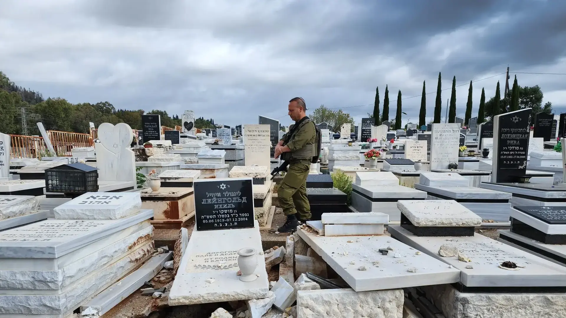 רקטה פגעה בקבר בקריית שמונה, 18 במרץ 2024 רקטה פגעה בקבר בקריית שמונה, 18 במרץ 2024