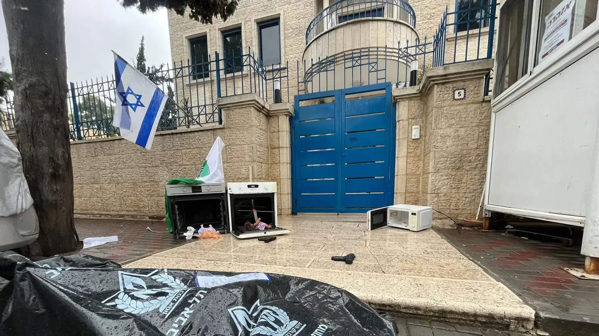 מיצג הילדים השרופים מול משרדי הנהלת אונר"א בירושלים, 19 במרץ 2024 מיצג הילדים השרופים מול משרדי הנהלת אונר"א בירושלים, 19 במרץ 2024