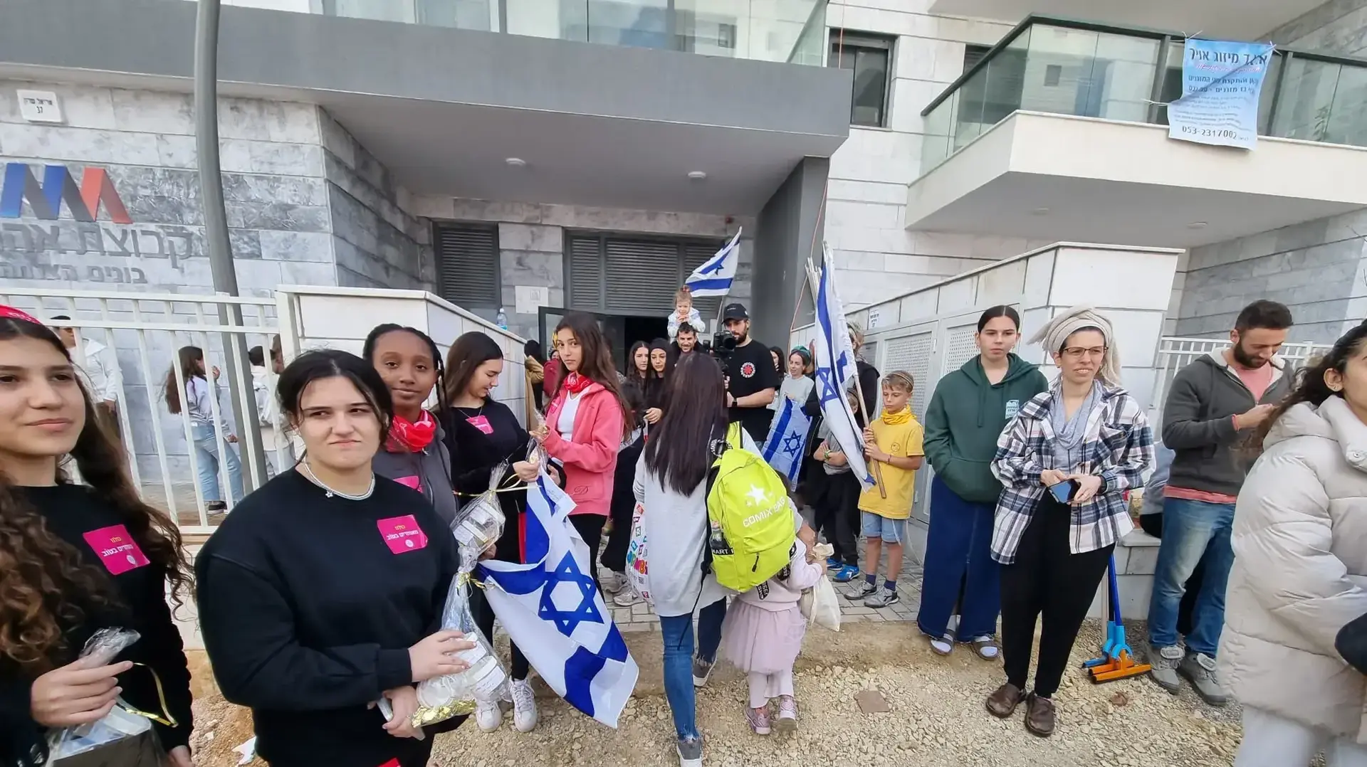 תושבי קיבוץ עין השלושה הגיעו למגורים הזמניים, נתיבות, 19 במרץ 2024 תושבי קיבוץ עין השלושה הגיעו למגורים הזמניים, נתיבות, 19 במרץ 2024