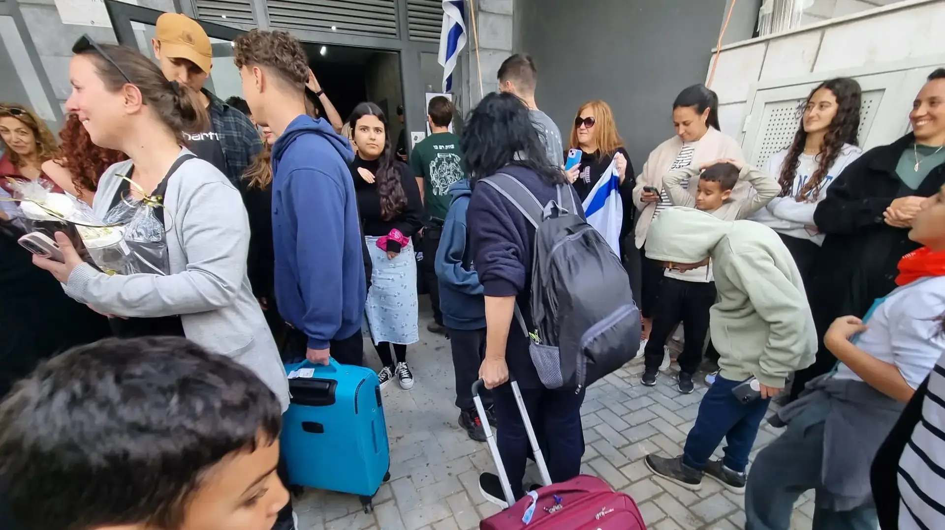 תושבי קיבוץ עין השלושה הגיעו למגורים הזמניים, נתיבות, 19 במרץ 2024