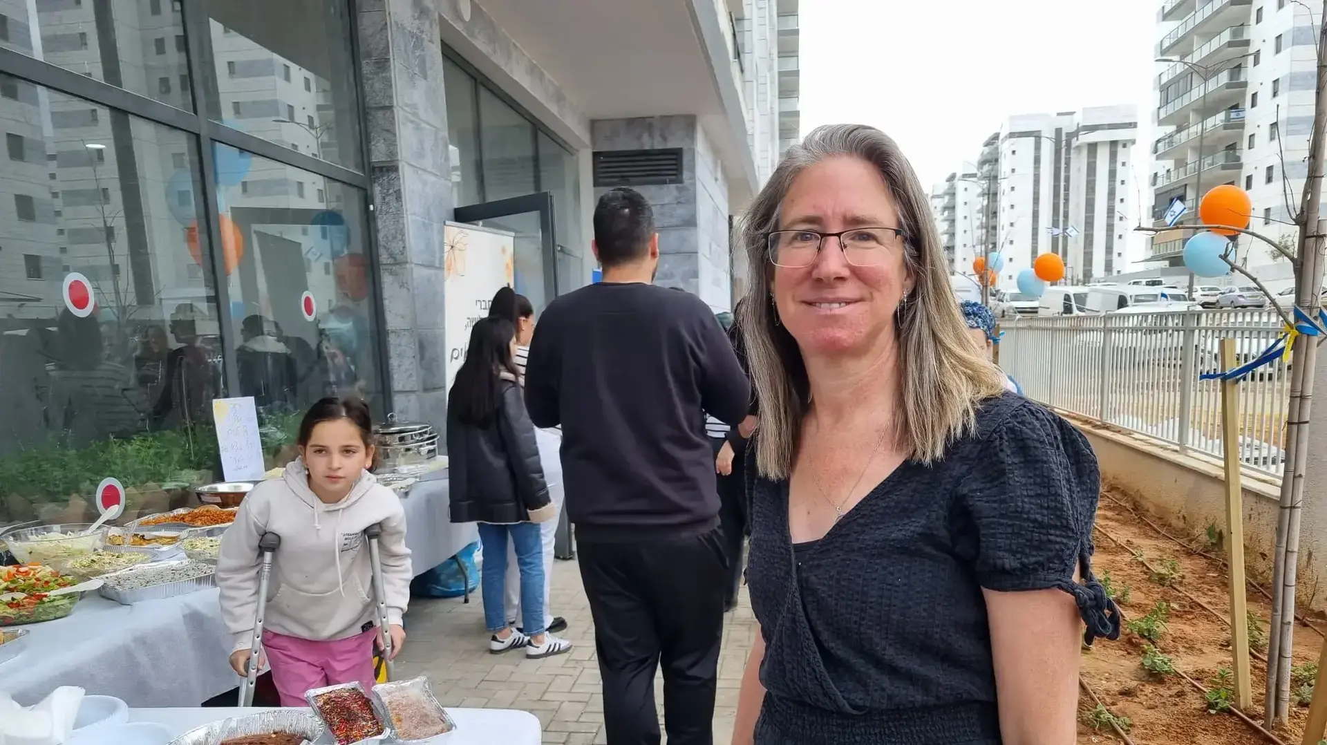 מירב, תושבת קיבוץ עין השלושה שהגיעה למגורים הזמניים, נתיבות, 19 במרץ 2024 מירב, תושבת קיבוץ עין השלושה שהגיעה למגורים הזמניים, נתיבות, 19 במרץ 2024
