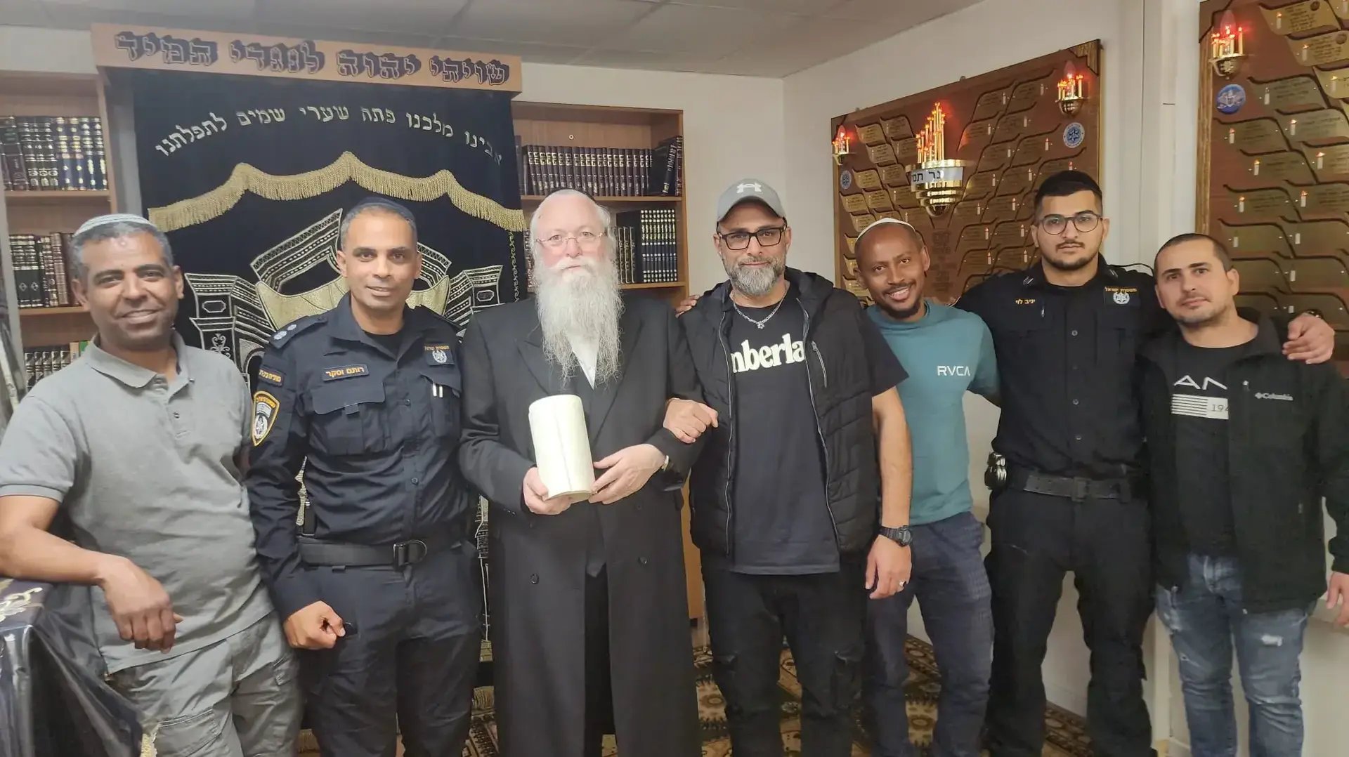 החזרת ספר התורה לבית הכנסת בבני ברק, 19 במרץ 2024