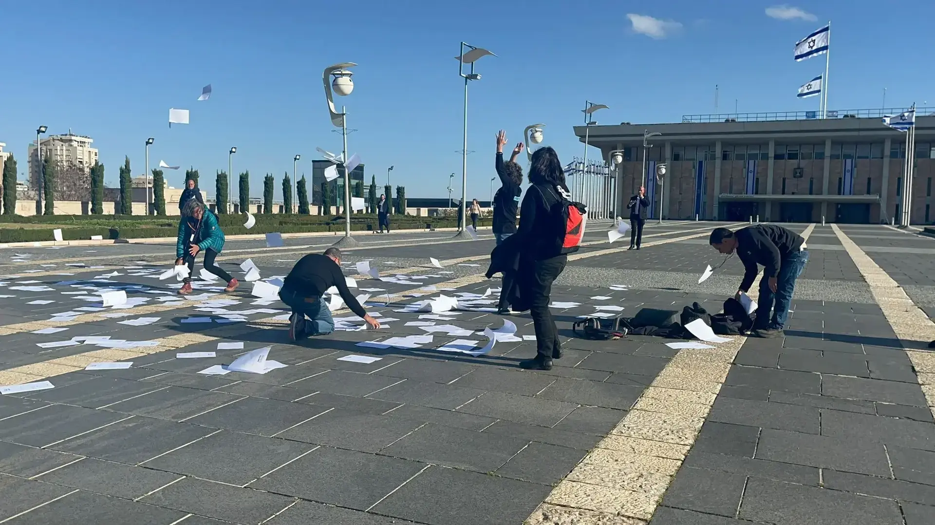 עשרות מפגינים נגד הממשלה ניסו לפרוץ לכנסת, הכניסות למשכן נחסמו, 20 במרץ 2024