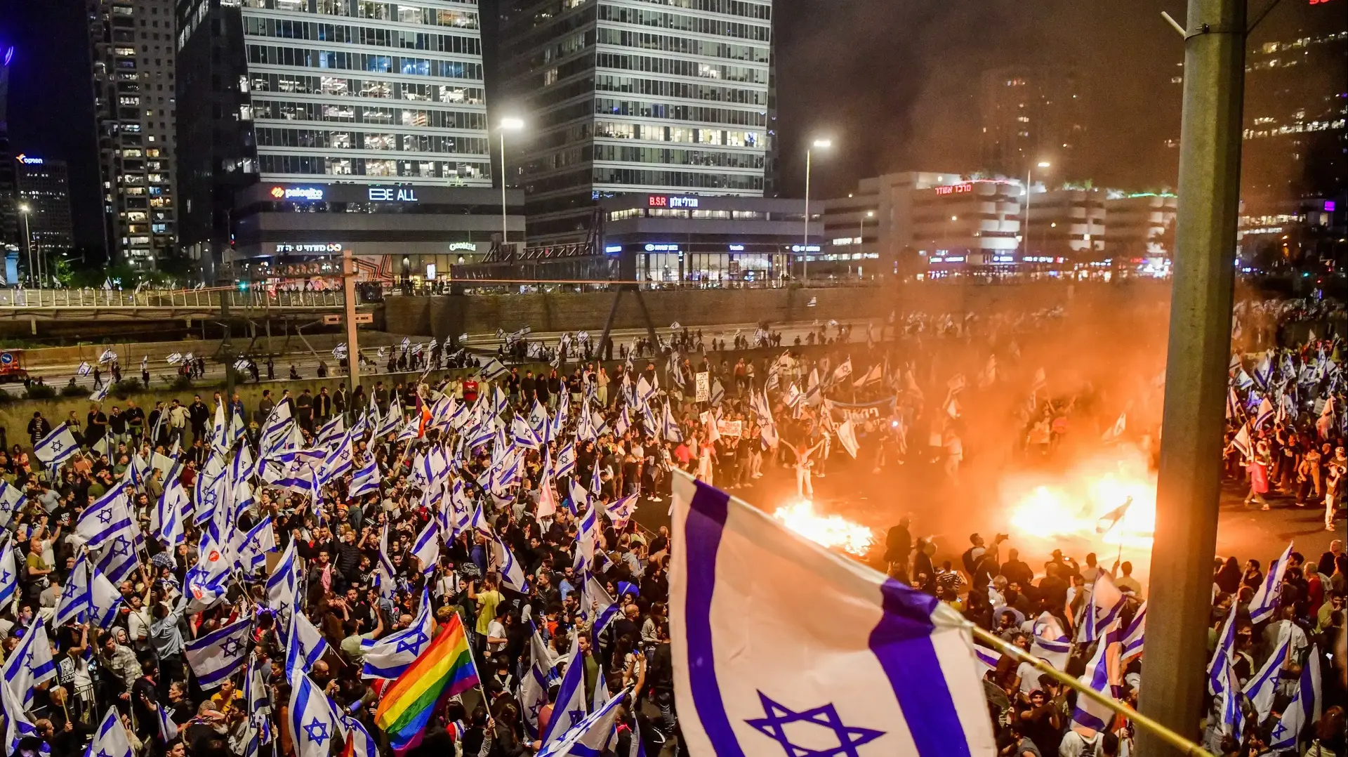 ההפגנה בנתיבי איילון בליל הפיטורים של גלנט
ההפגנה בנתיבי איילון בליל הפיטורים של גלנט