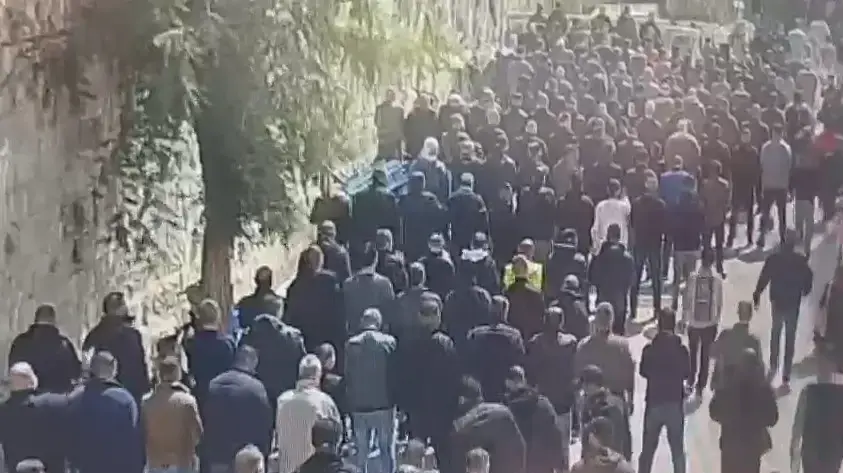 הסרטון הישן שהופץ בערבית בטלגרם על מניעת כניסת המתפללים למסגד אל אקצא, 22 במרץ 2024 הסרטון הישן שהופץ בערבית בטלגרם על מניעת כניסת המתפללים למסגד אל אקצא, 22 במרץ 2024