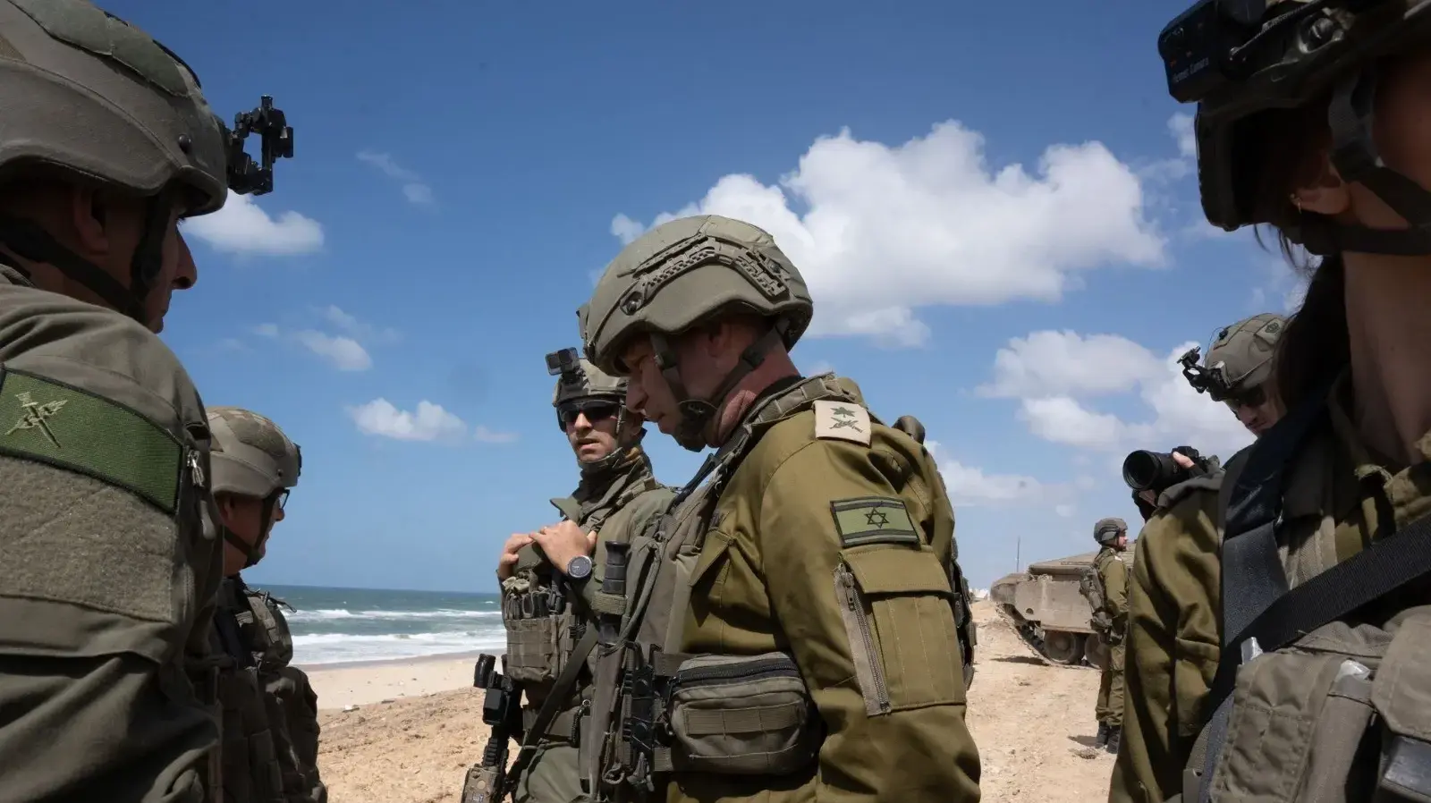 מפקד פיקוד הדרום אלוף ירון פינקלמן בעת הפעולה בשיפא, 23 במרץ 2024 מפקד פיקוד הדרום אלוף ירון פינקלמן בעת הפעולה בשיפא, 23 במרץ 2024