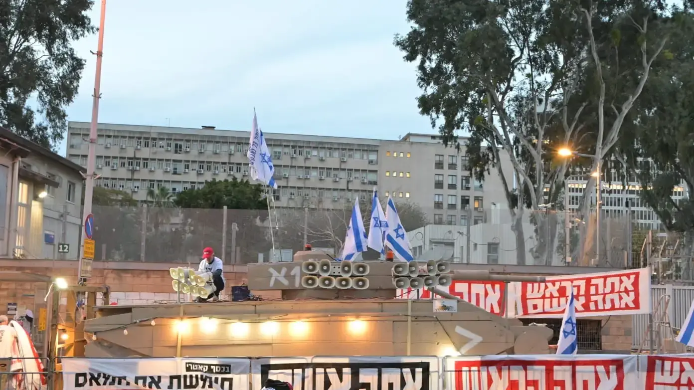 הכנות לקראת הפגנה בדרישה לקיום בחירות עכשיו, קפלן ת"א, 23 במרץ 2024 הכנות לקראת הפגנה בדרישה לקיום בחירות עכשיו, קפלן ת"א, 23 במרץ 2024