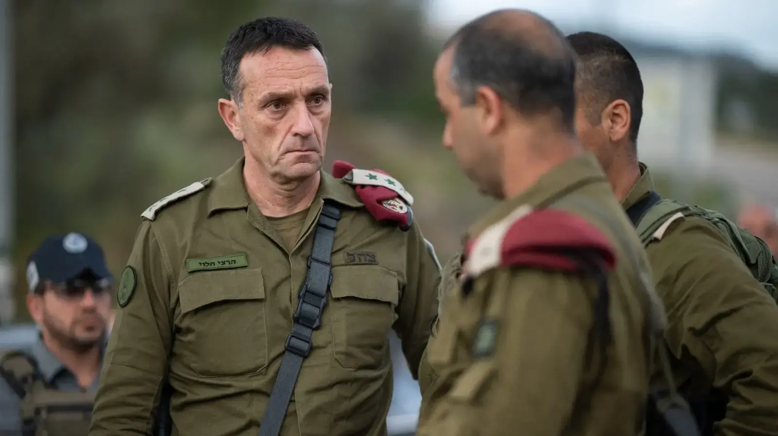 הרמטכ״ל הרצי הלוי בזירת הפיגוע בצומת הפרסה בחטיבת אפרים יחד עם מפקד אוגדת יהודה ושומרון, תת-אלוף יקי דולף, מפקד חטיבת אפרים, אלוף-משנה נתנאל שמכה, 22 במרץ 2024 הרמטכ״ל הרצי הלוי בזירת הפיגוע בצומת הפרסה בחטיבת אפרים יחד עם מפקד אוגדת יהודה ושומרון, תת-אלוף יקי דולף, מפקד חטיבת אפרים, אלוף-משנה נתנאל שמכה, 22 במרץ 2024