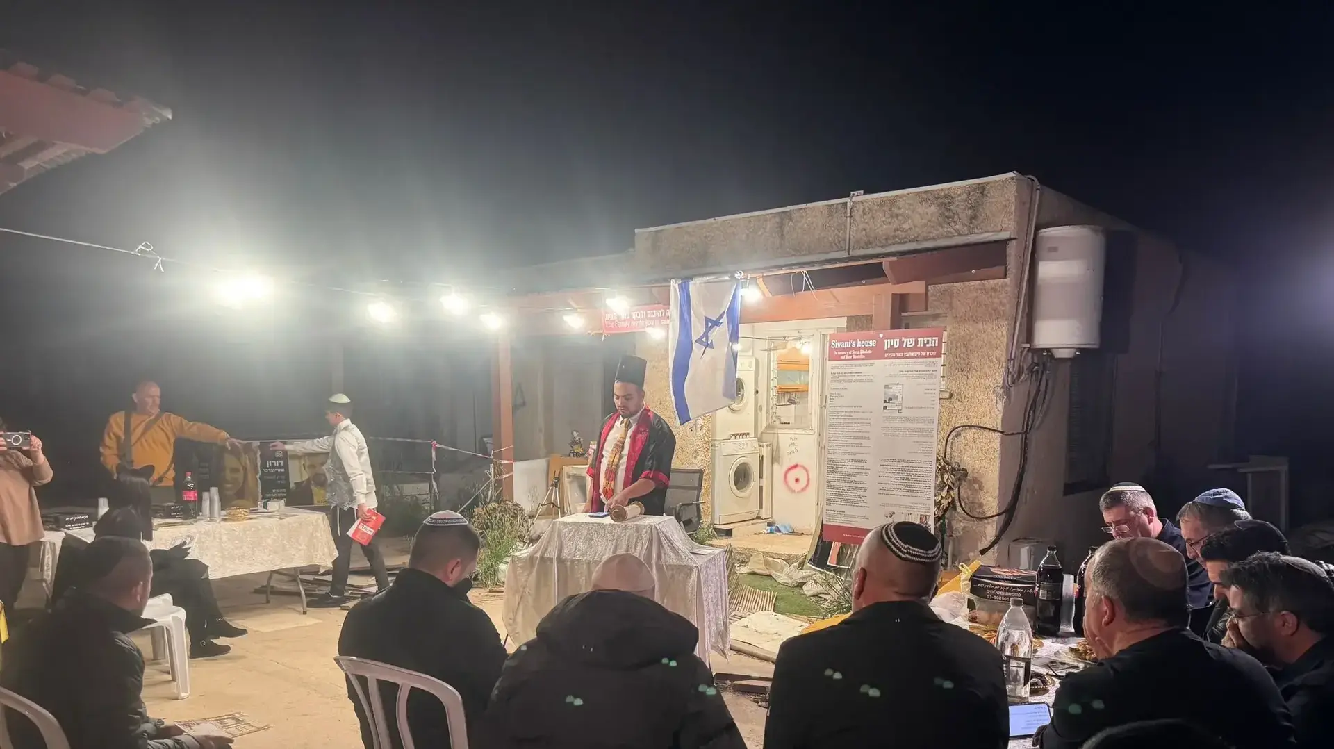 קריאת מגילת אסתר בביתה של סיון אלקבץ, כפר עזה, 23 במרץ 2024 קריאת מגילת אסתר בביתה של סיון אלקבץ, כפר עזה, 23 במרץ 2024