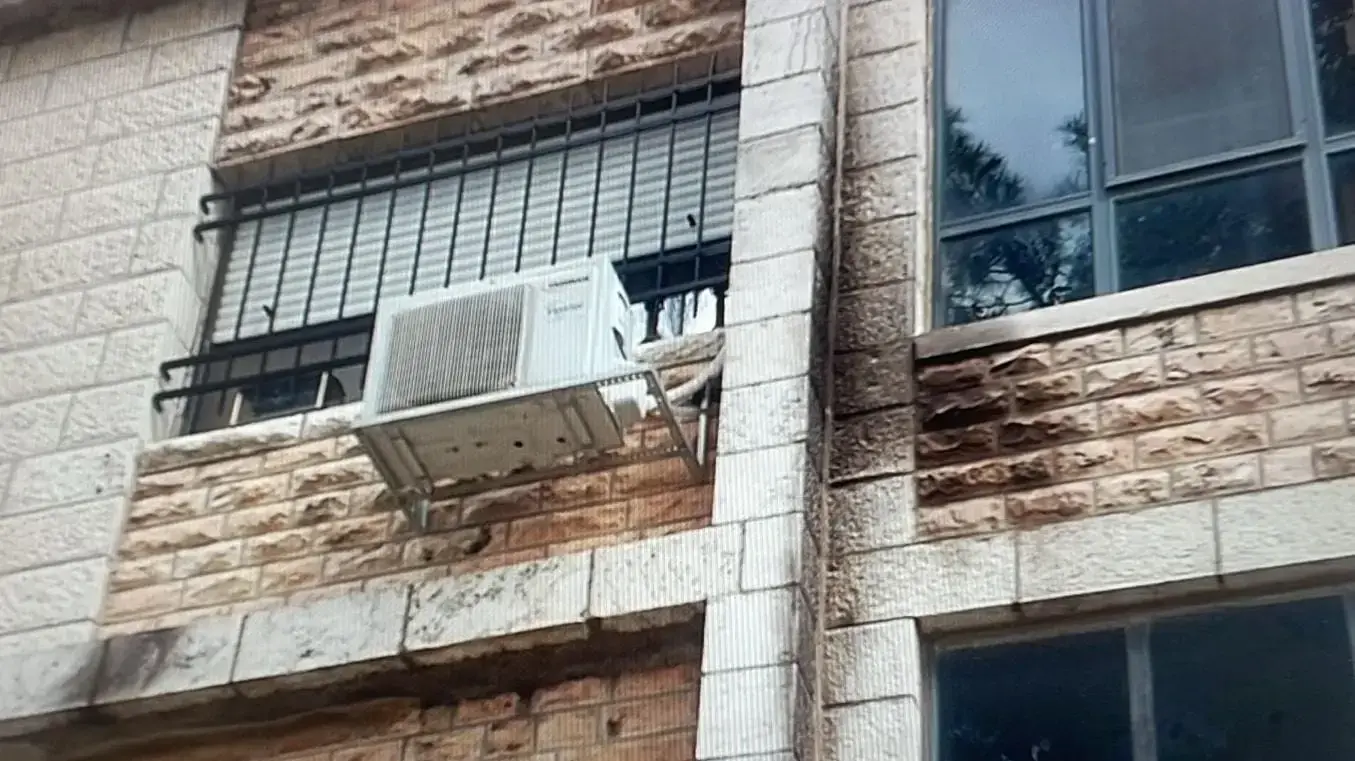 בקבוקי תבערה שהושלכו בבית חנינא בקבוקי תבערה שהושלכו בבית חנינא