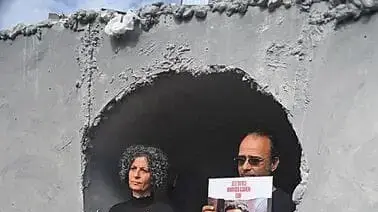 משפחתו של נמרוד כהן שבשבי חמאס, בכיכר החטופים בת"א משפחתו של נמרוד כהן שבשבי חמאס, בכיכר החטופים בת"א